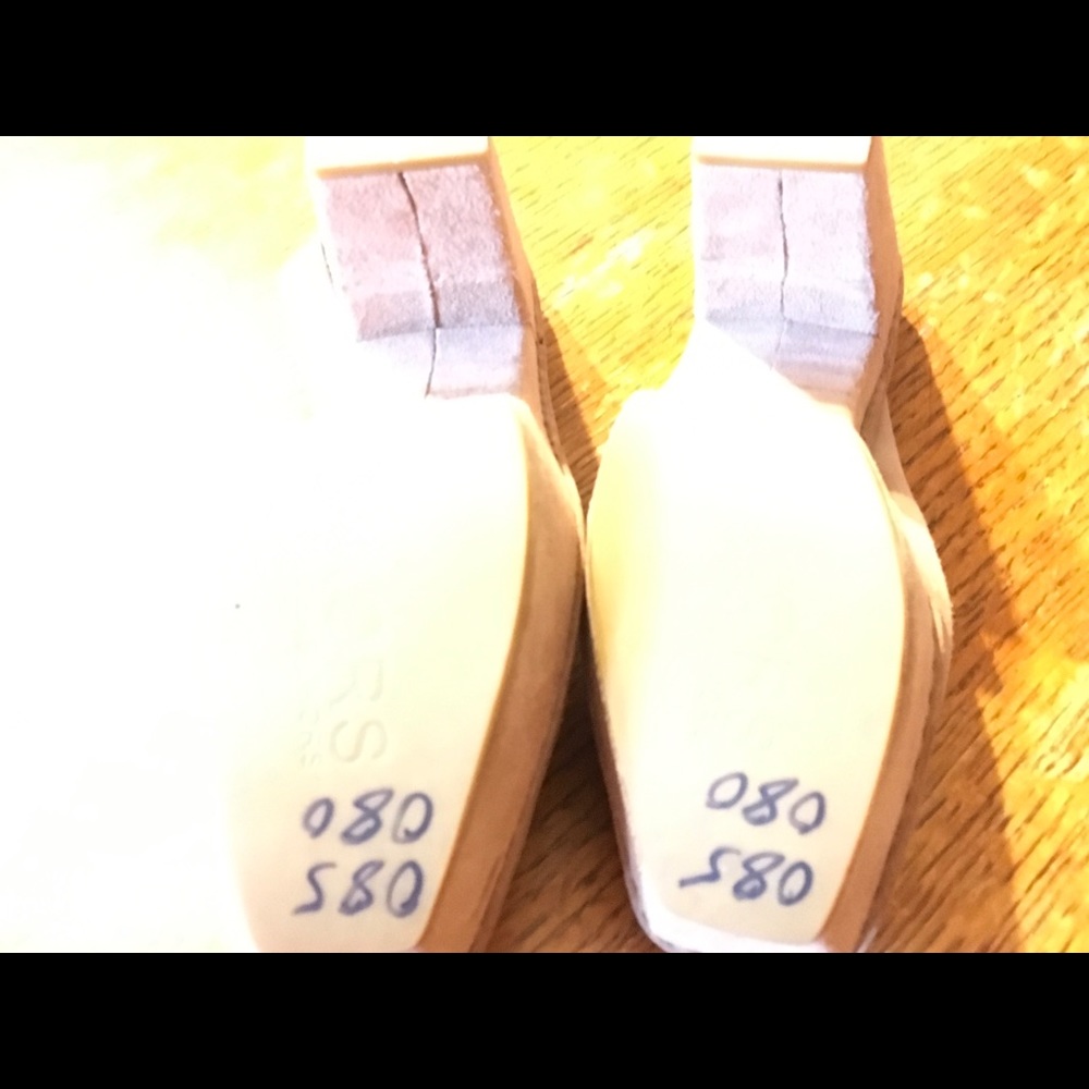 Shoes - Picture 5 of 6